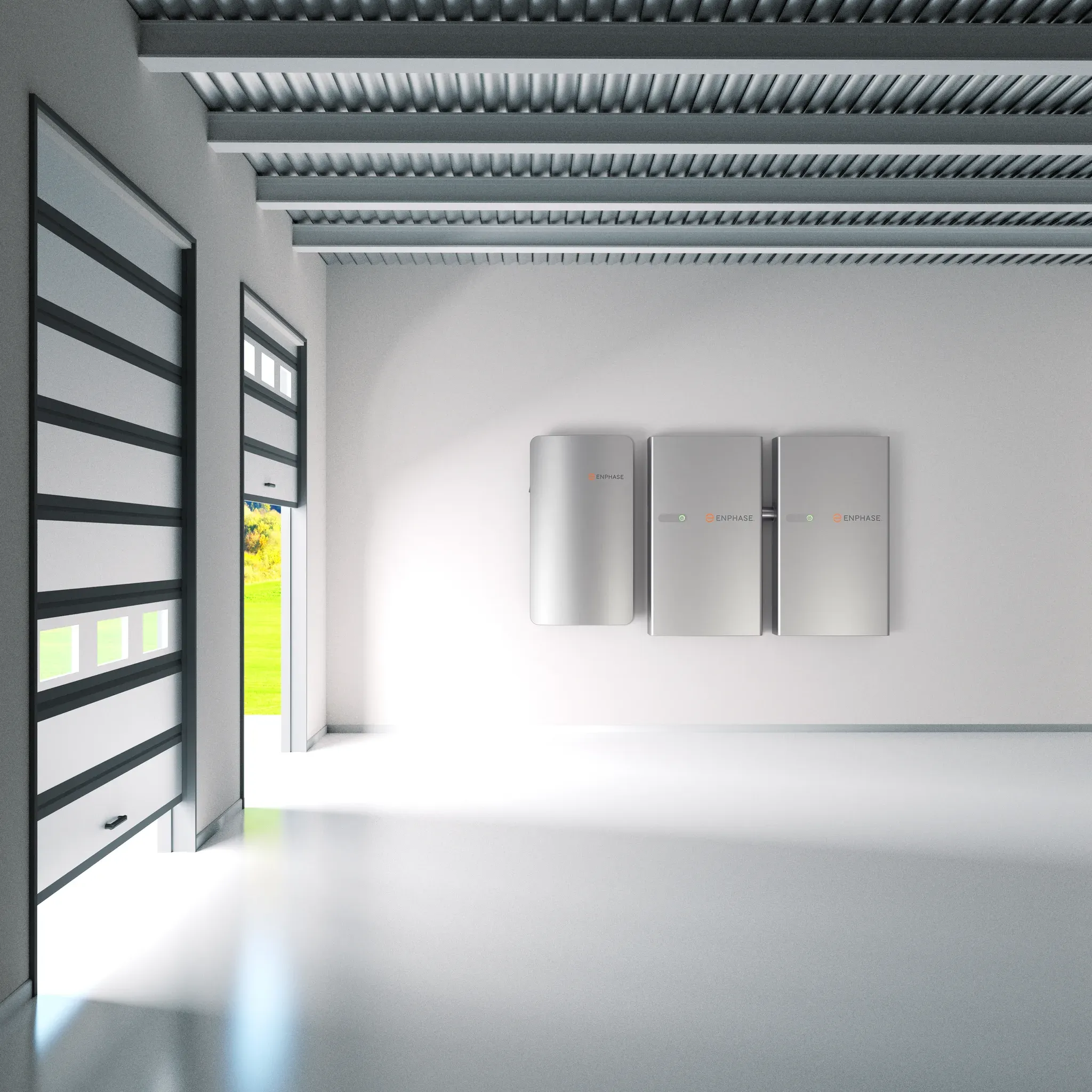 Batterijen en energieproducten geïnstalleerd op een garagewand