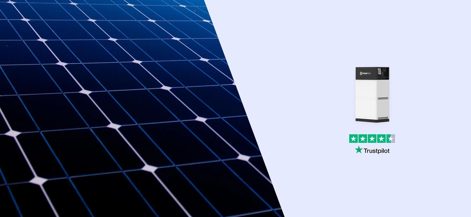 Een thuisbatterij van Pylontech met een Trustpilot rating op een licht blauwe achtergond